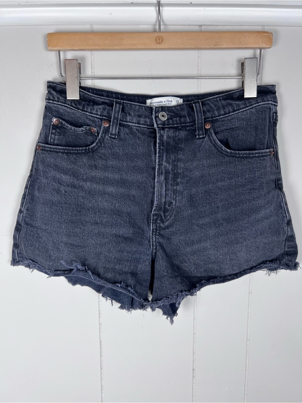 Abercrombie & Fitch Black High Rise Denim 90s Relaxed Cutoff Shorts Size 28 (6)